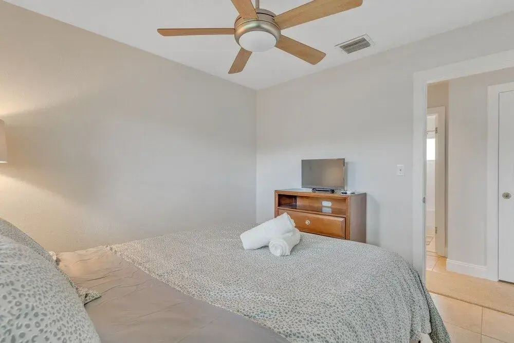 Shangri-la 3 Bedroom Home by RedAwning