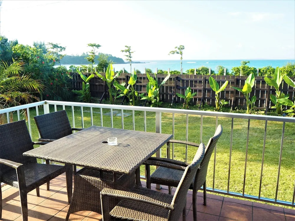 Beach Side House ONNA