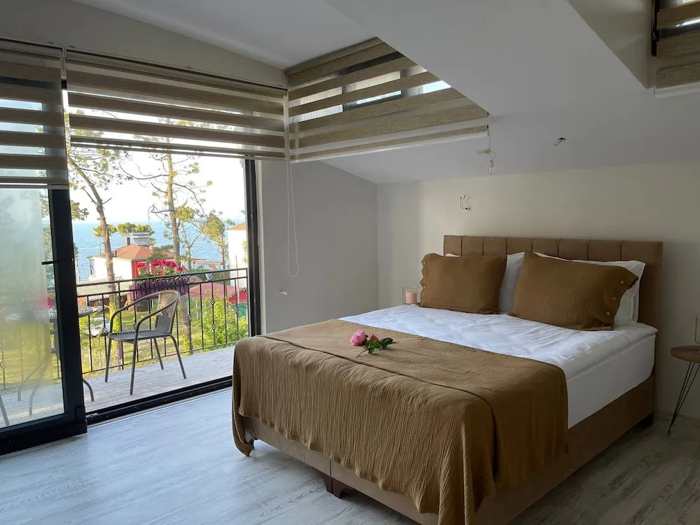 Lalezar Sea & Garden Hotel