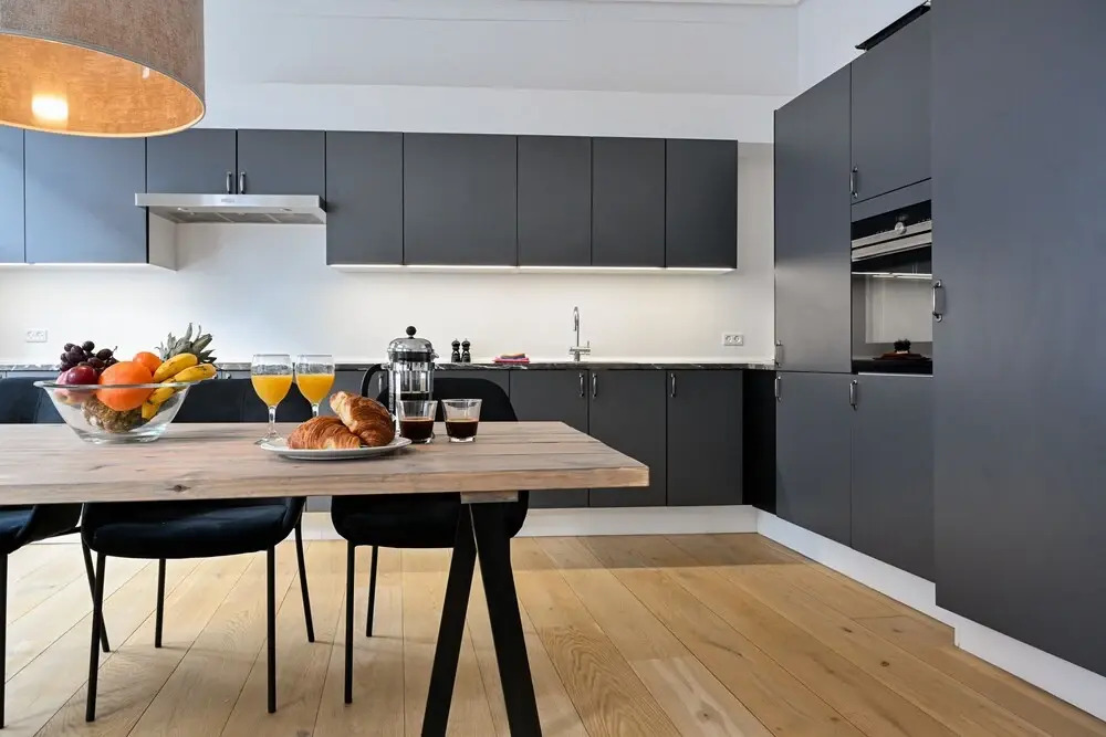 Sanders Arrow - Chic 3-bdr Apt w City View
