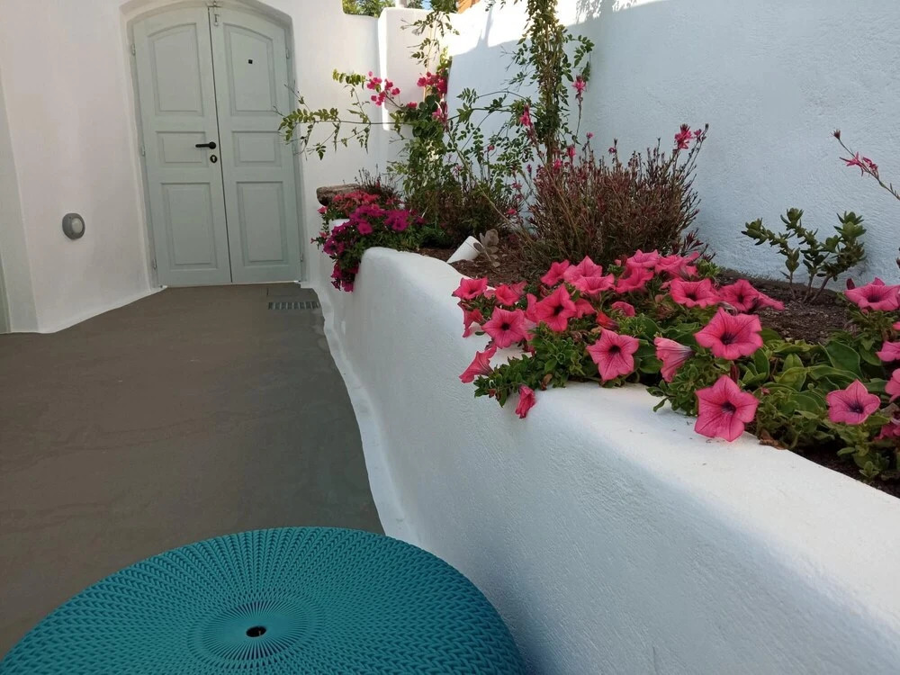Sisyphus House in Santorini