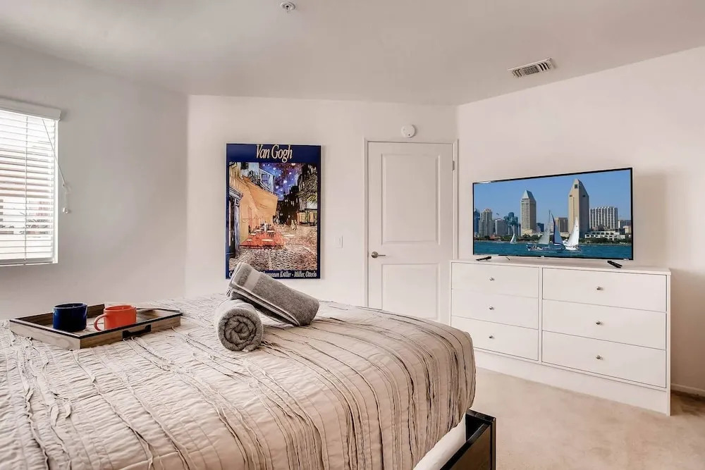 H4 - #1 Beautiful San Diego Location Dual Master 2BR/2Bath With Free Parking!