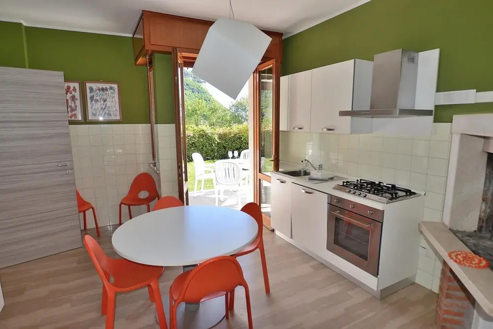 C Le Terrazze - 10 Sleeps With Shared Pool in Garda