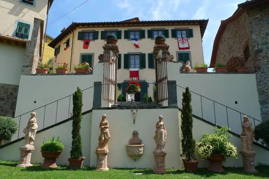 Anacleto via Castello 48