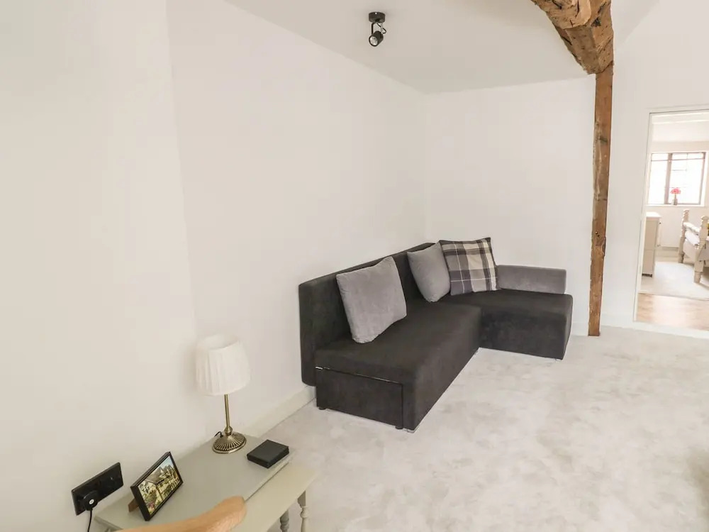Tudor Loft - High Street
