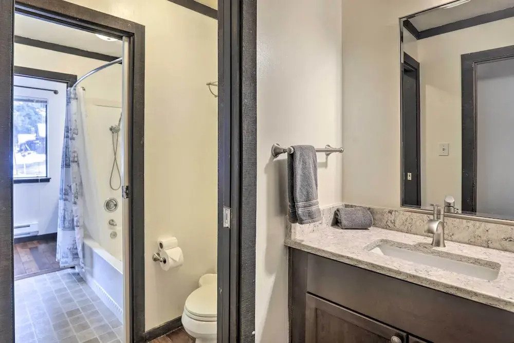 Beachfront Tahoe Vista Condo w/ Fireplace!