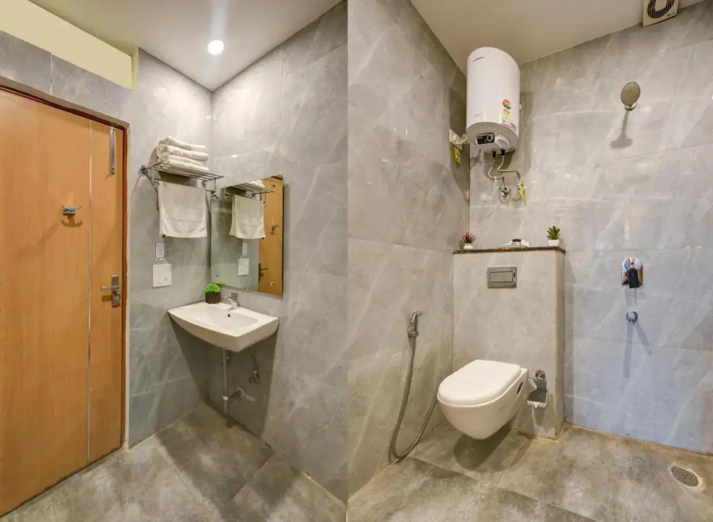 OYO Rooms 813 near Omaxe City Centre