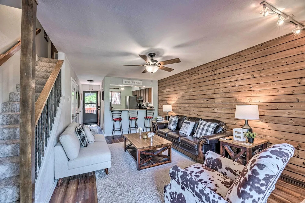 Updated Ruidoso Mountain Escape w/ Deck & Balcony!