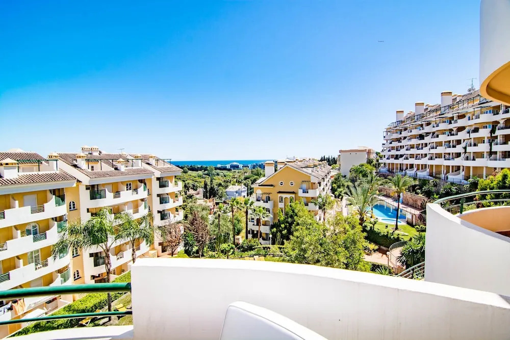 SAA2 Stunning 3 bedroom apt in Puerto Banus Roomservice