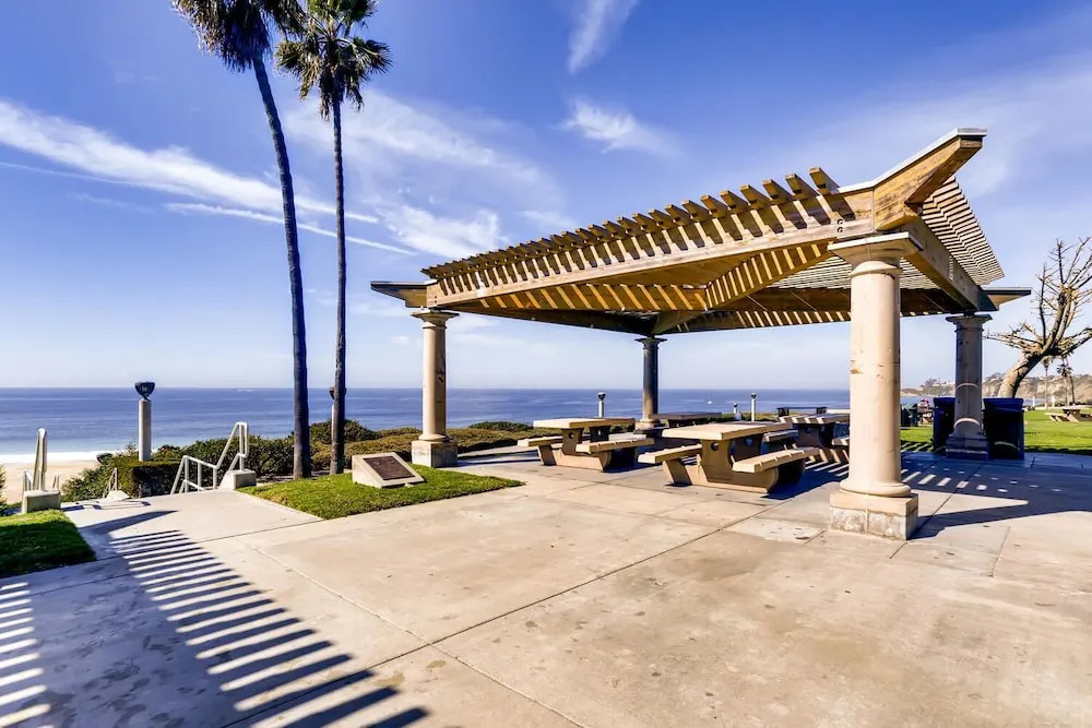 Private Entrance - 2BR Next To Ritz Carlton - Walk Down to Ocean! (MB1)