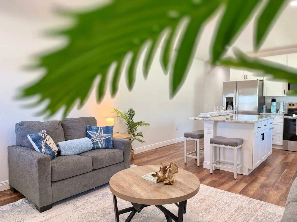 Seahorse Drift Away in Coastal Comfort