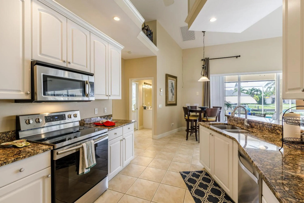 New Gulf Access Home with Private Solar Heated Pool and Spa -Villa Dreamweaver, Cape Coral - Roelens Vacations