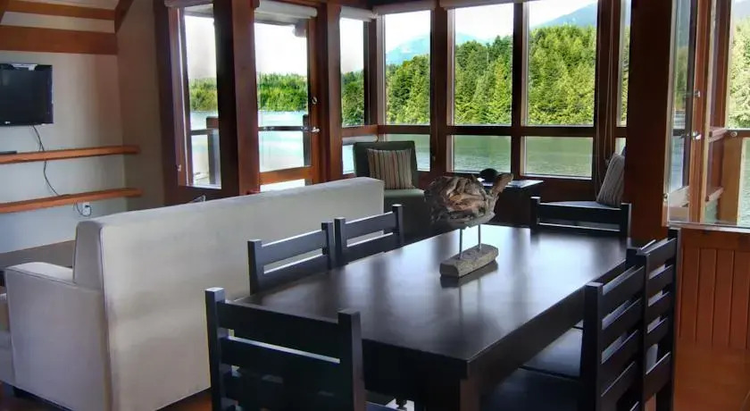 Whiskey Landing Lodge