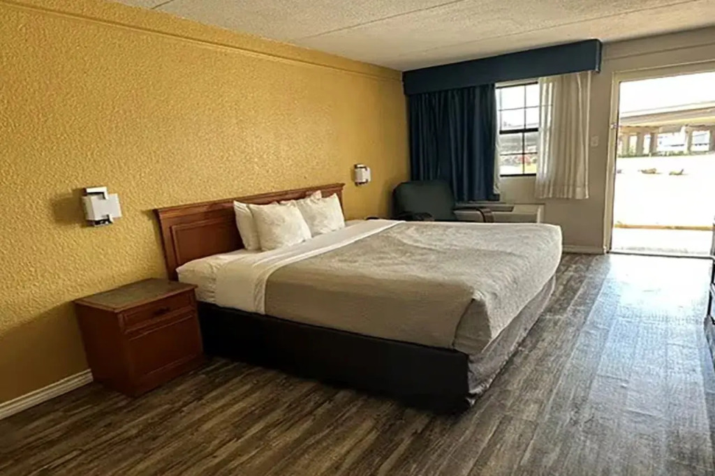 Super 8 By Wyndham Nacogdoches Near University