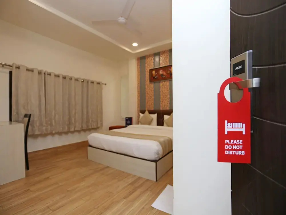 OYO 9649 Hotel Vijay Palace
