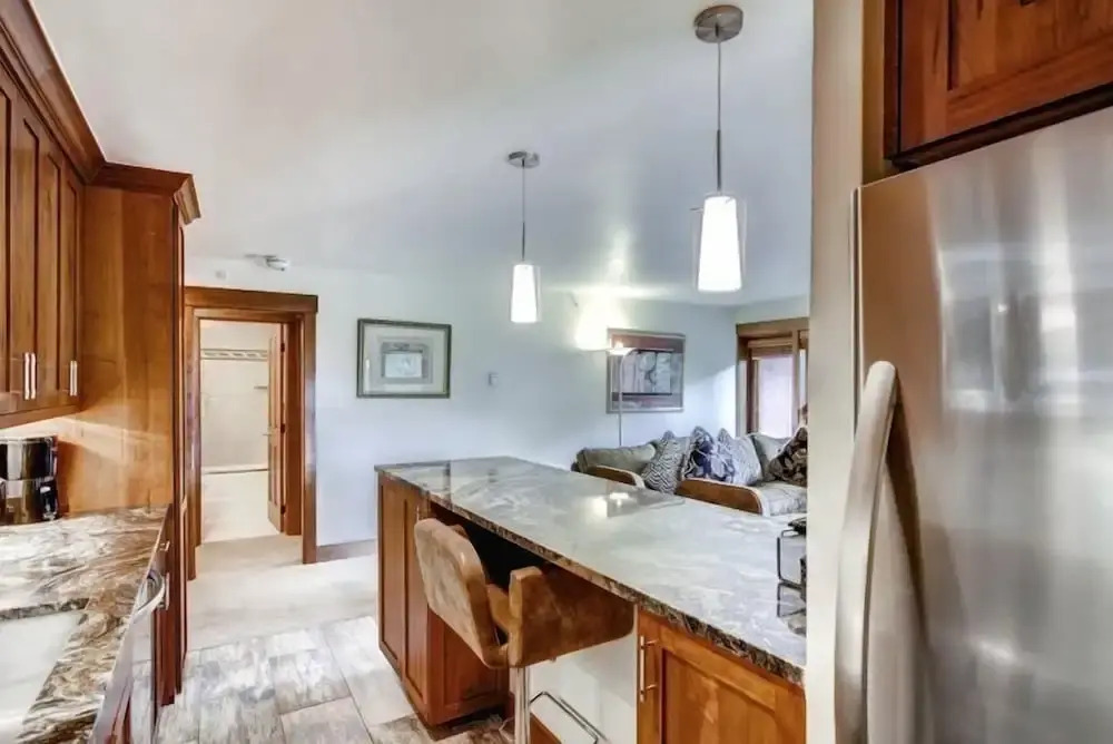 Luxury Ski In, Ski Out 1 Bedroom Mountain Residence In The Heart Of Lionshead Village With Heated Slope Side Pool And Hot Tub
