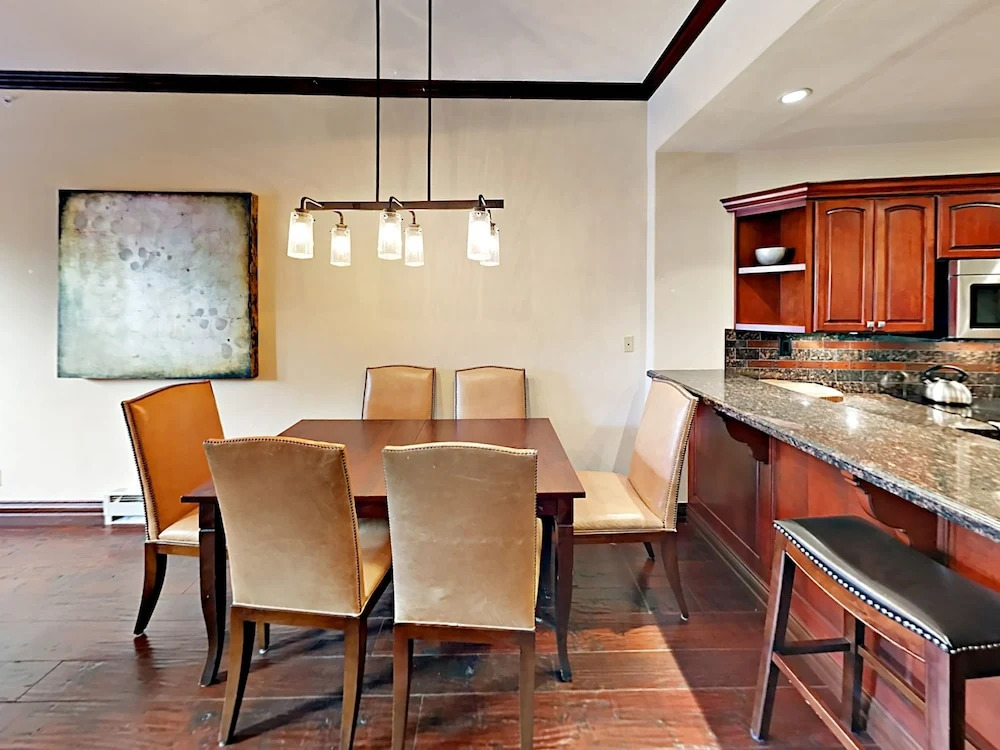31 Avondale #105 - 3 Br Condo