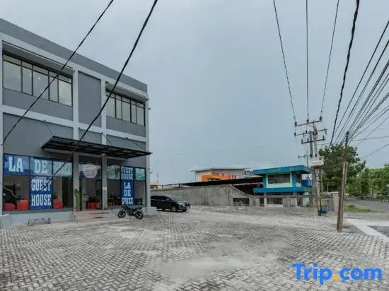 Urbanview Hotel La De Grizz Syariah Sampit by RedDoorz