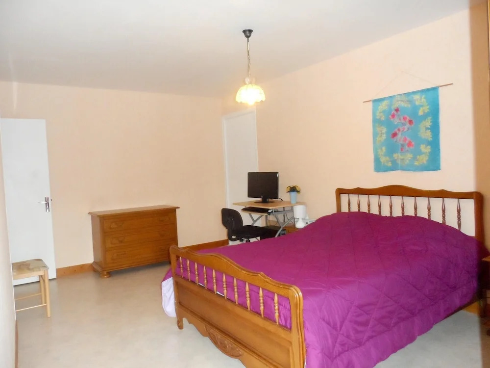 House With 2 Bedrooms in Chanteloup, With Wonderful Lake View, Furnish