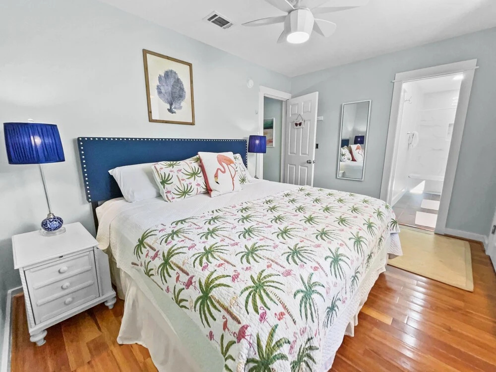 Breakers Plus Carriage House 4 Bedroom Home by RedAwning