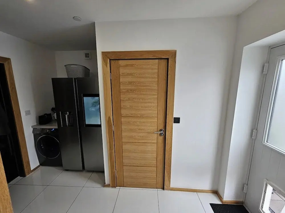 Modern, Large 4-bed Property Sleeps 10 in Abergele