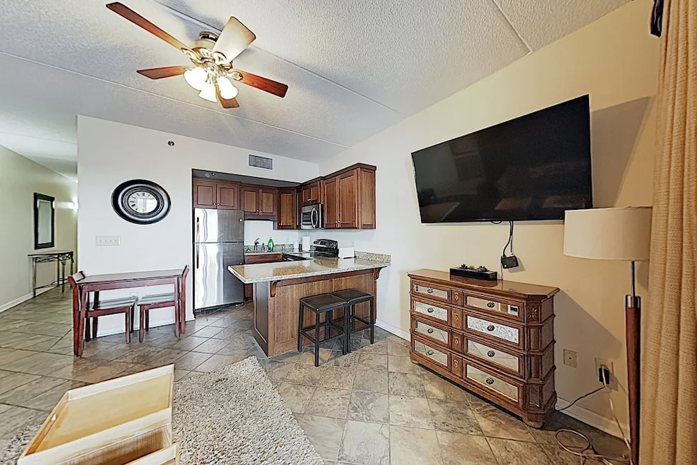 New Listing! 9th-floor River-view W/ Balcony 1 Bedroom Condo