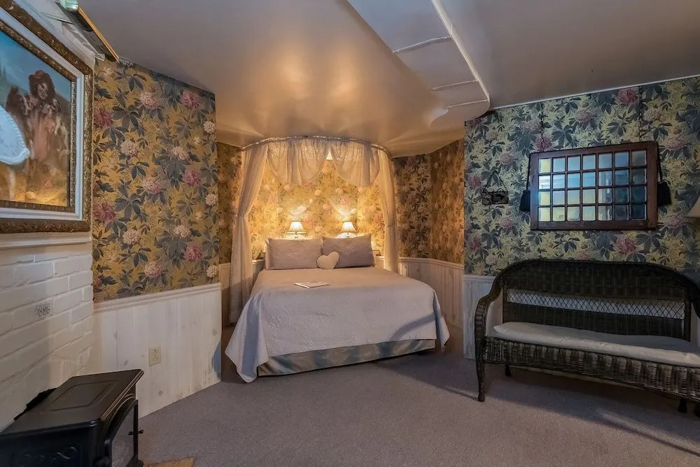 Kingsley House Bed & Breakfast - Full Home