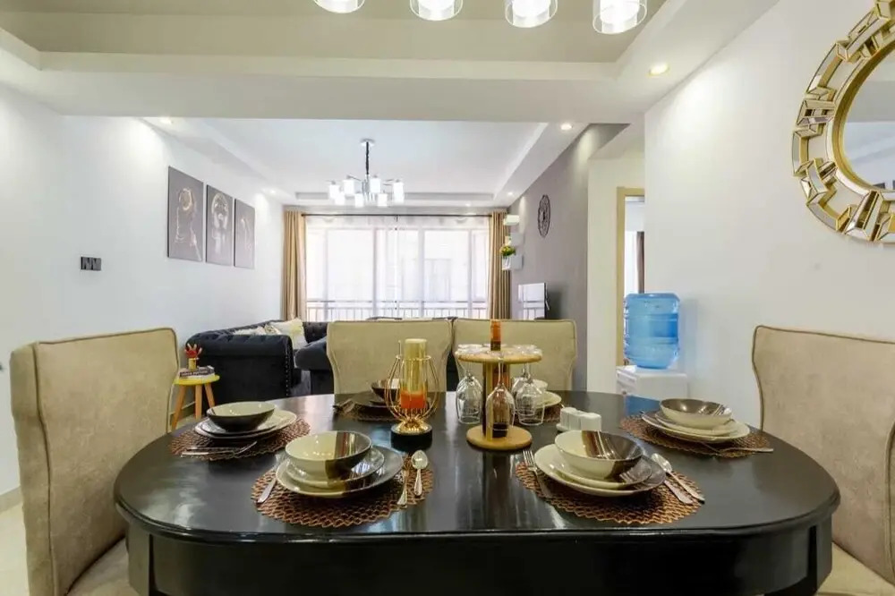 Stay.Plus Splash of Glam Lavington