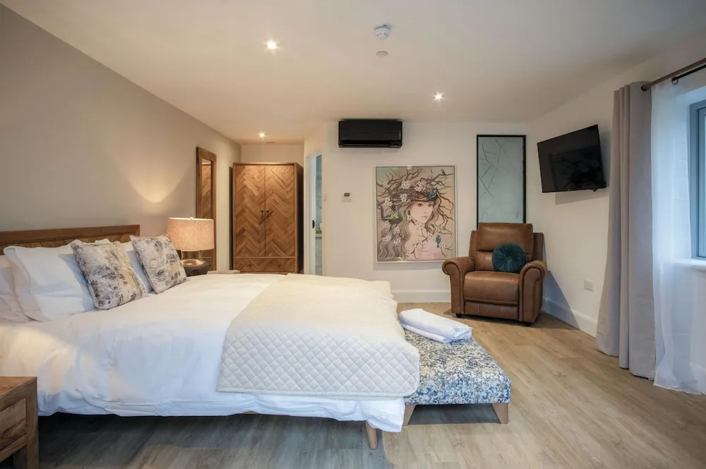 Suite 1 - Sleeping Giant Hotel - PEN Y CAE Inn