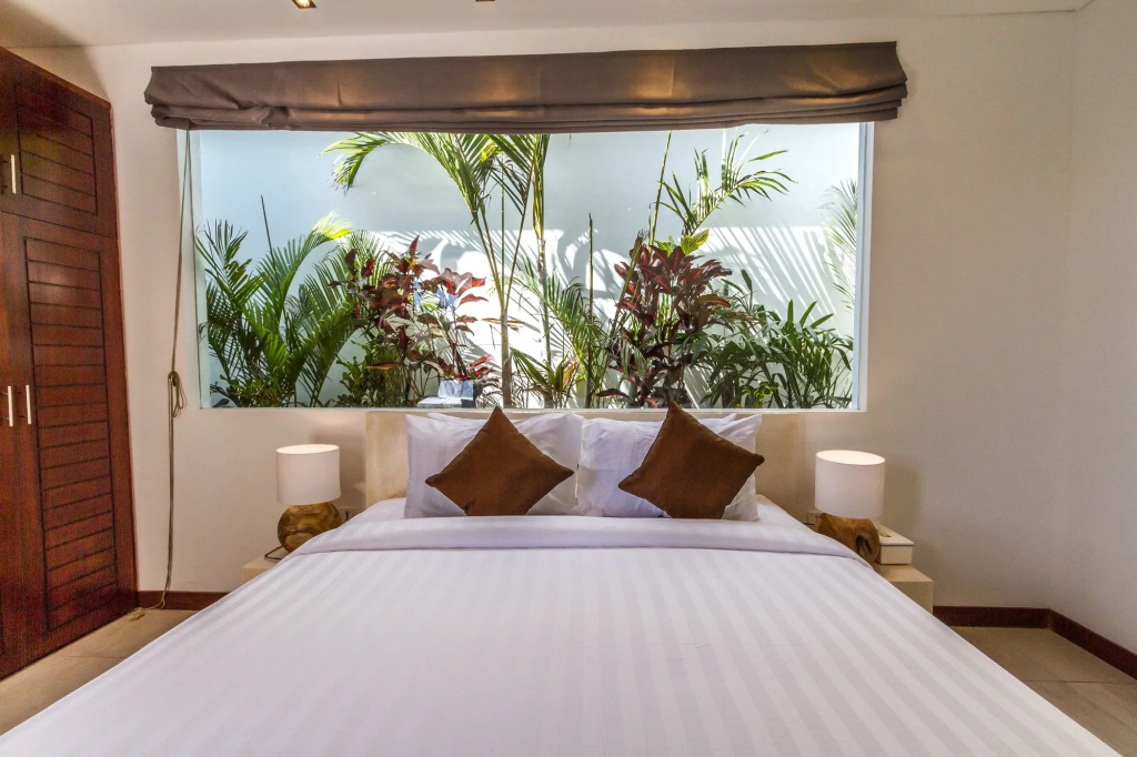 Villa Tira - Elegant 3BR in Central Seminyak