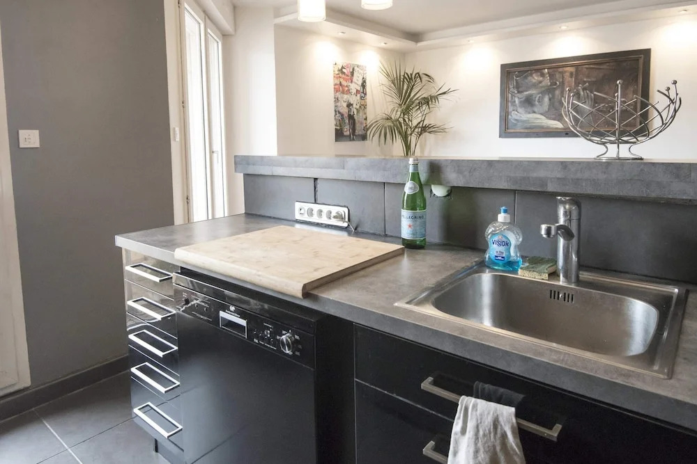 Superb Apartment With Balcony Near la Defense