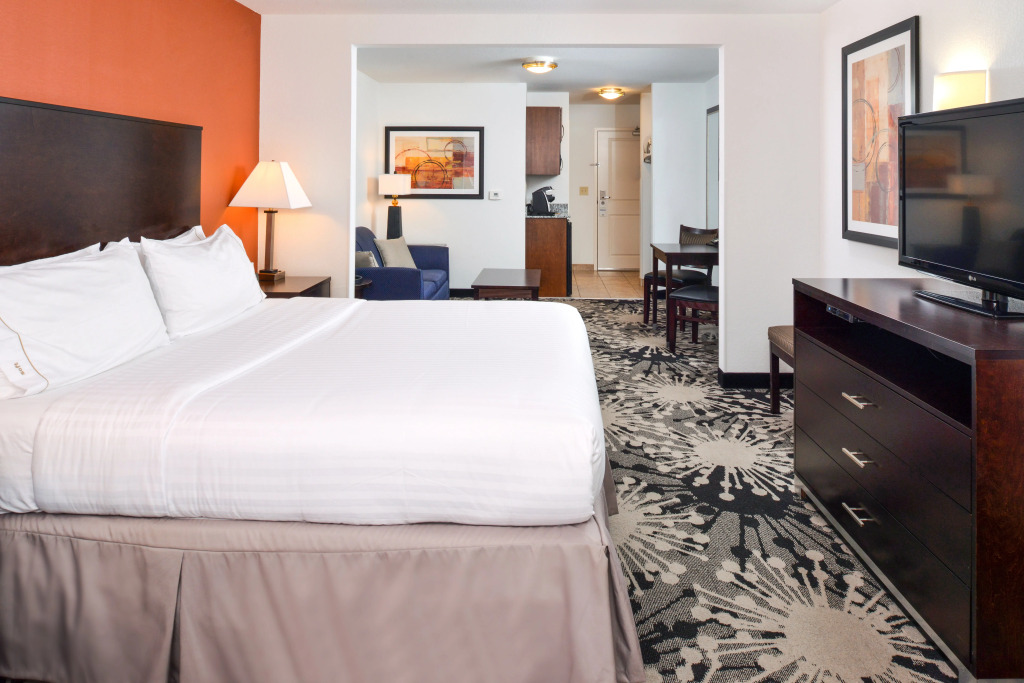 Holiday Inn Express & Suites Greenfield by IHG