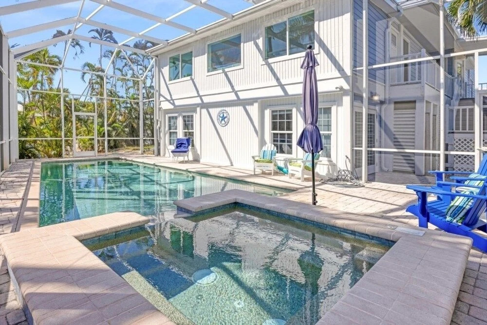 Murmond 5 Bedroom Home by RedAwning