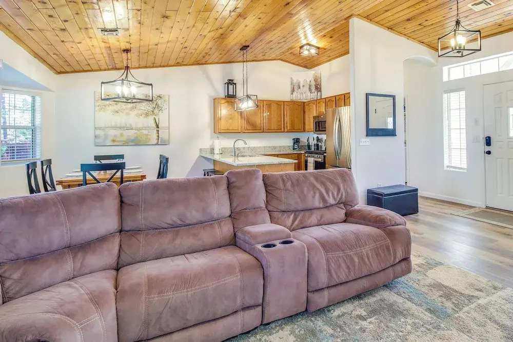 Walk to City Park: Family-friendly Show Low Home