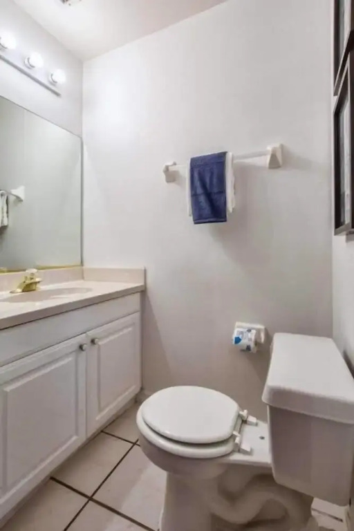 Beautiful Waterfront Home Close To Disney!large Spacious Layout, Pool & Wifi 4 Bedroom Home