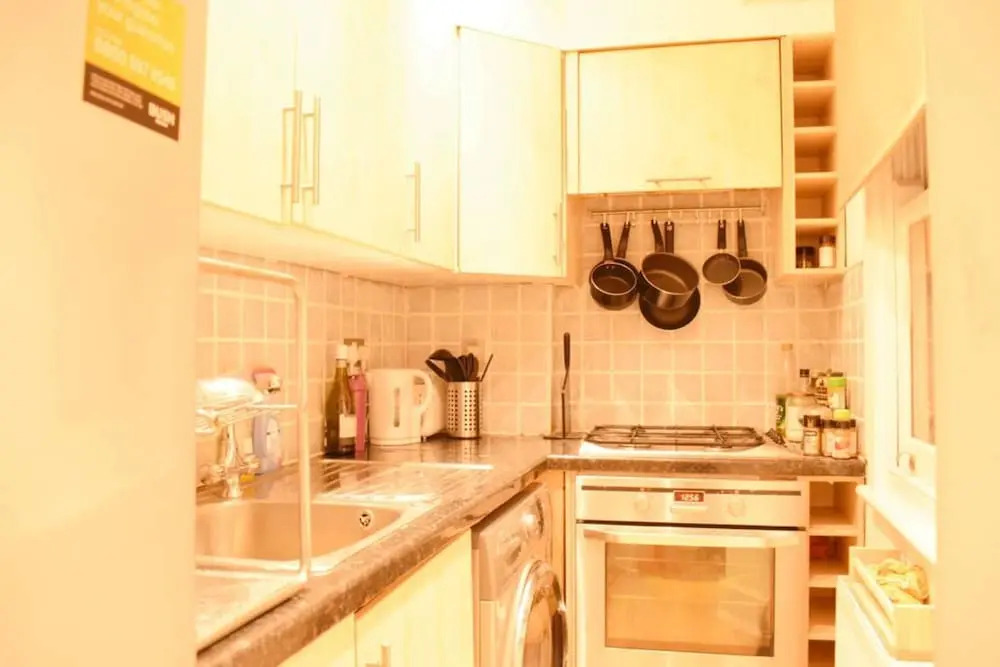 Cosy 1 Bed Basement Flat in Shepherds Bush