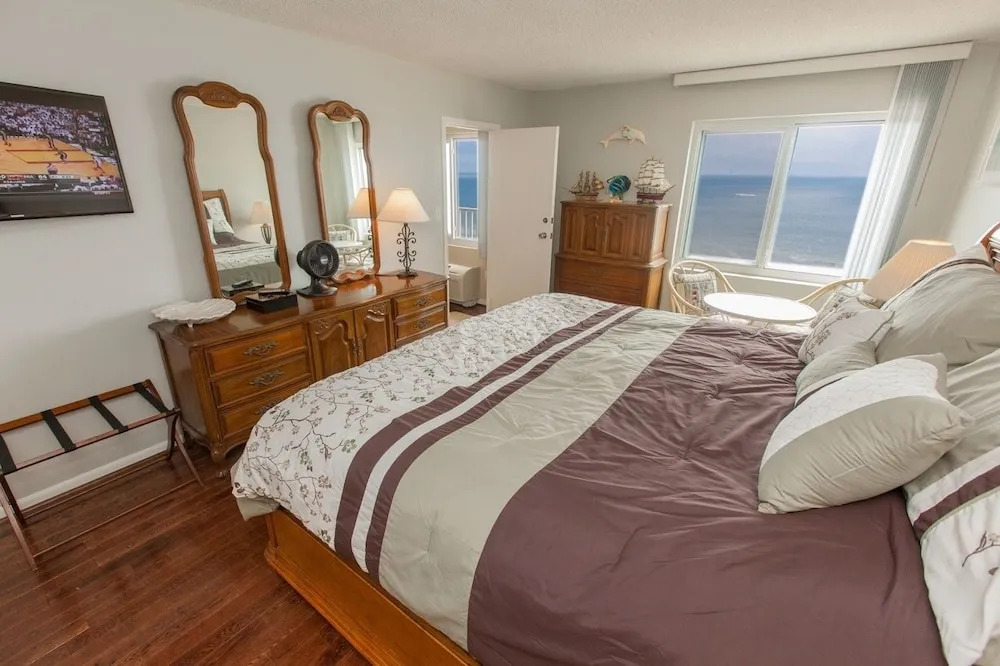 Dolphin Run 1306 - 2 Br Condo