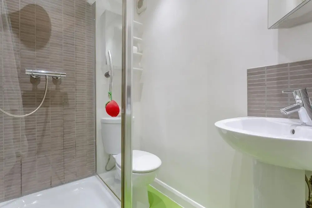 Beautiful 4 Bedroom London Riverside House