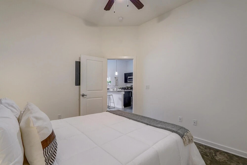 FRONTDESK RM - West Apts, River Market Dist, Kansas City