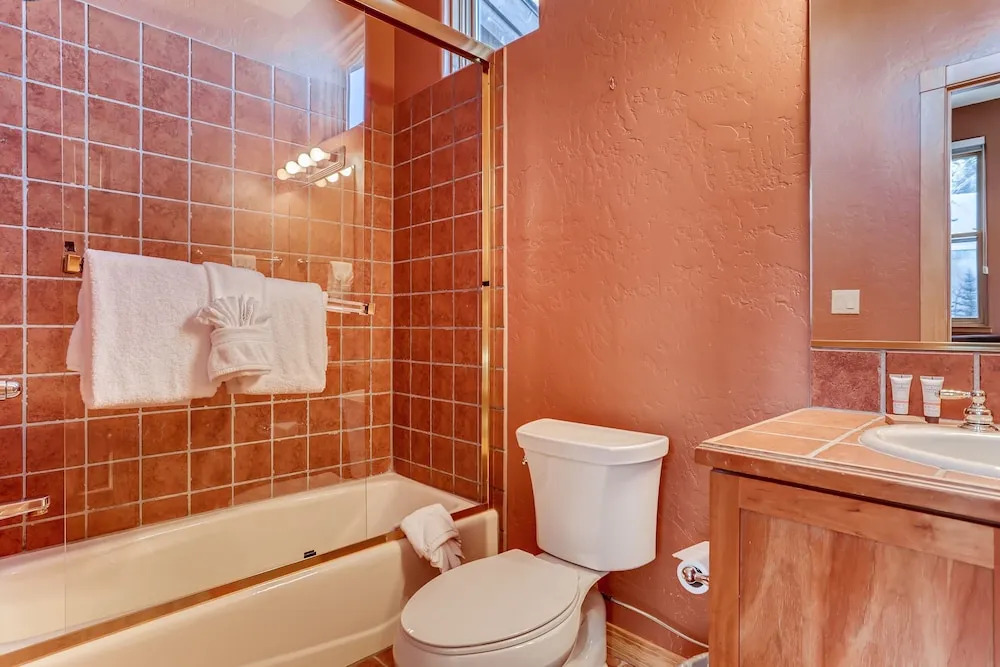 New Listing! Modern Ski Lodge W/ Hot Tub 4 Bedroom Home