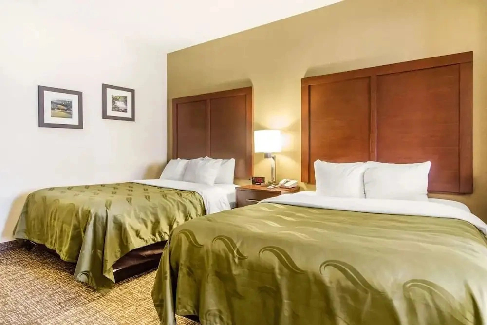 Hotelworld Inn & Suites