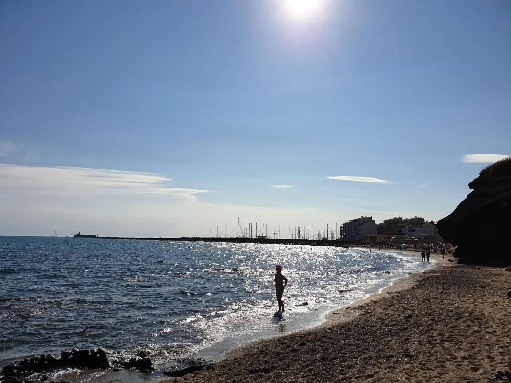 Résidence de standing la Pêcherie Spacieux T3 comme un cocon familial vue mer et sur l'avant port Sur le bout du bout de Cap d'Agde seule cap en Occitanie