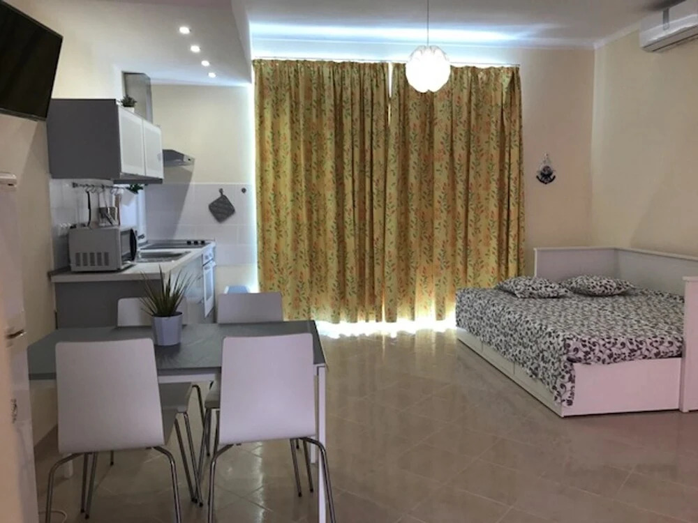 Studio in Portimão, With Wonderful City View, Furnished Balcony and Wi