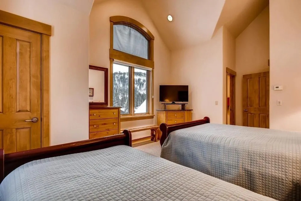 Mountain Bear Lodge