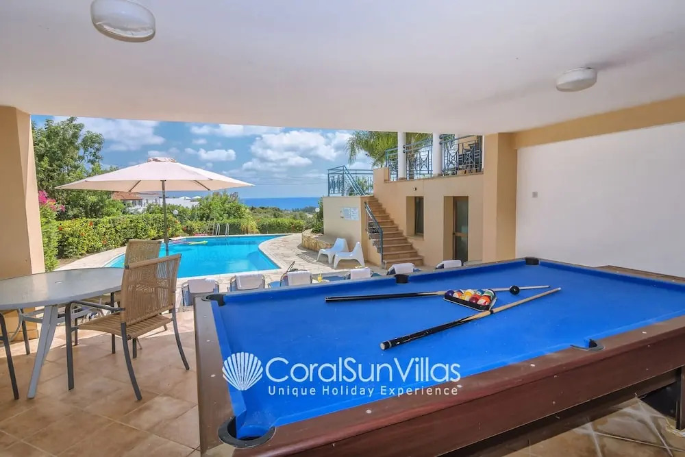 Exceptional Large Villa, FREE HEATED Pool 1 NOV - 15 JAN, Privacy,Prime Location
