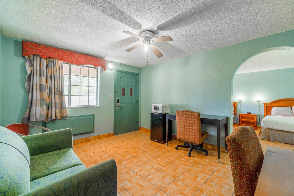 Lone Star Inn & Suites by OYO Harlingen TX