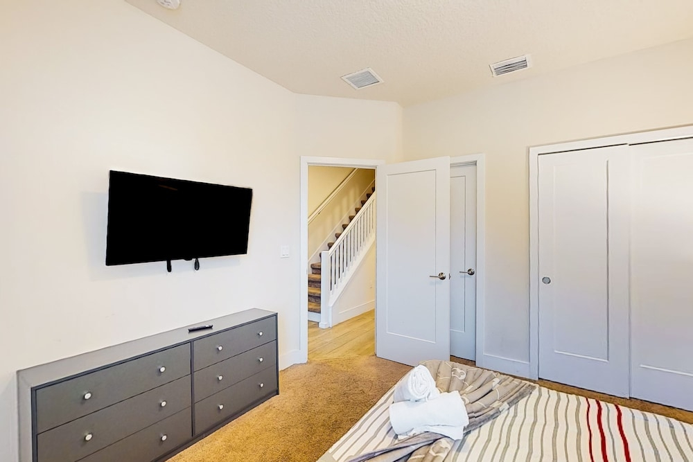 Dog-friendly Retreat With Pool, Covered Patio, Children's Items, Grill, & AC
