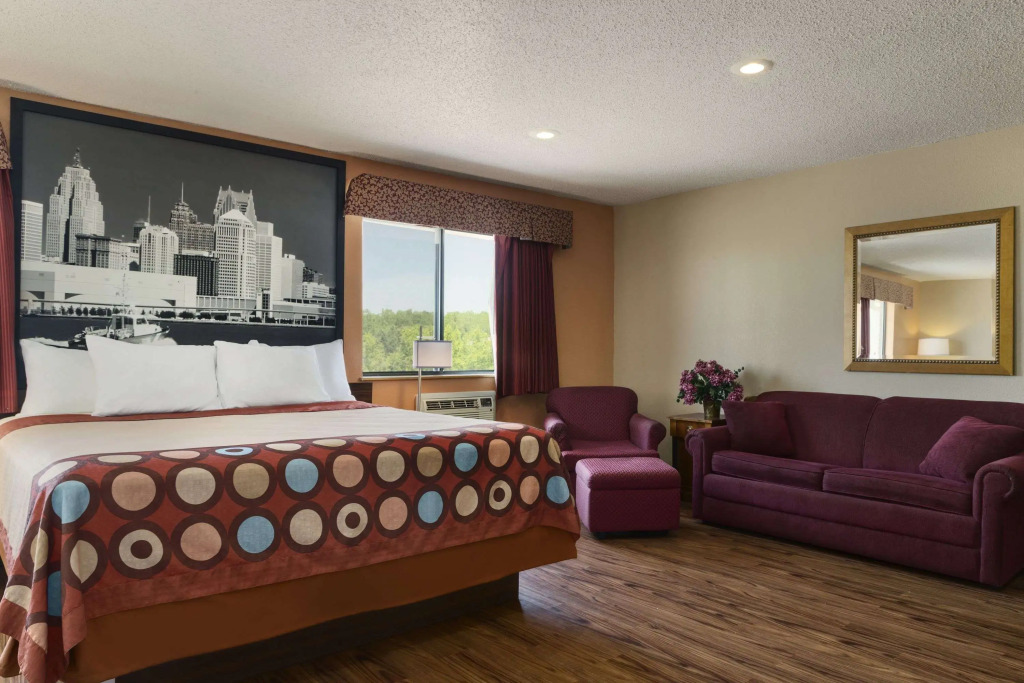 Super 8 by Wyndham Taylor/Detroit Area