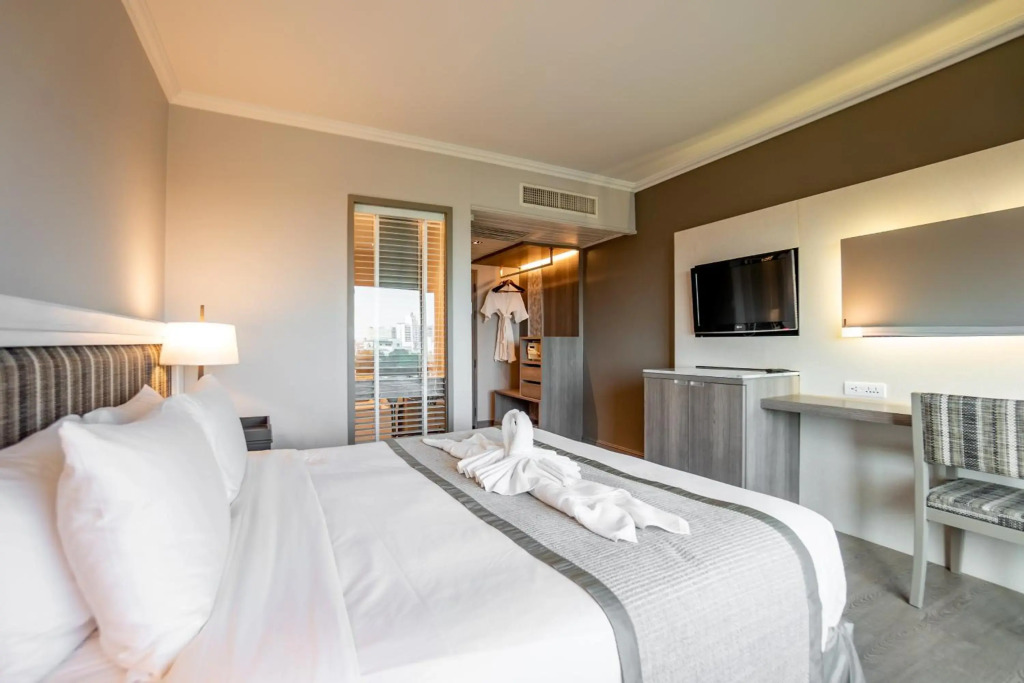 The Grand Riverside Hotel