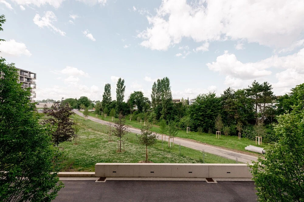 Stylish 1BR Apt w Balc Cloche dOr